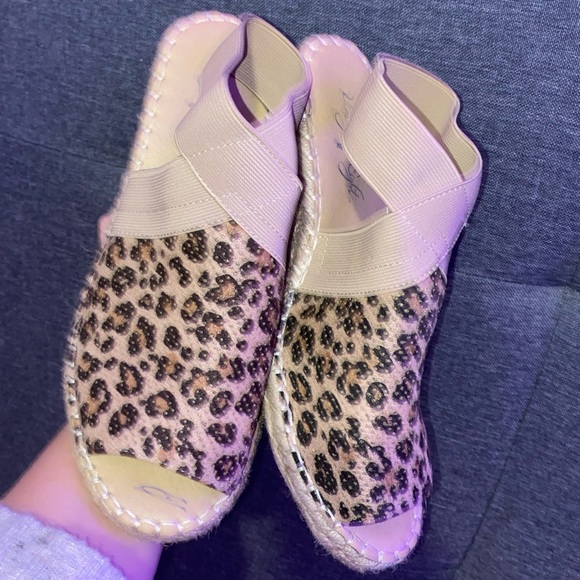 size 7 leopard print wedge heels - Picture 5 of 5